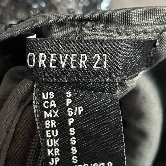 🪩 Sequins silver cropped top // FOREVER 21 size: S // EXCELLENT condition - Picture 5 of 5